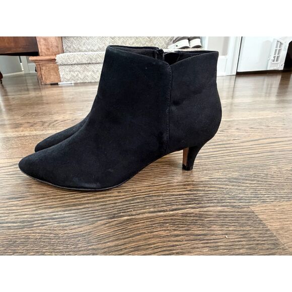 Clarks Black Suede Ankle Boots Kitten Heel Pointed Toe Zip Booties Women’s 8.5 - Picture 3 of 6
